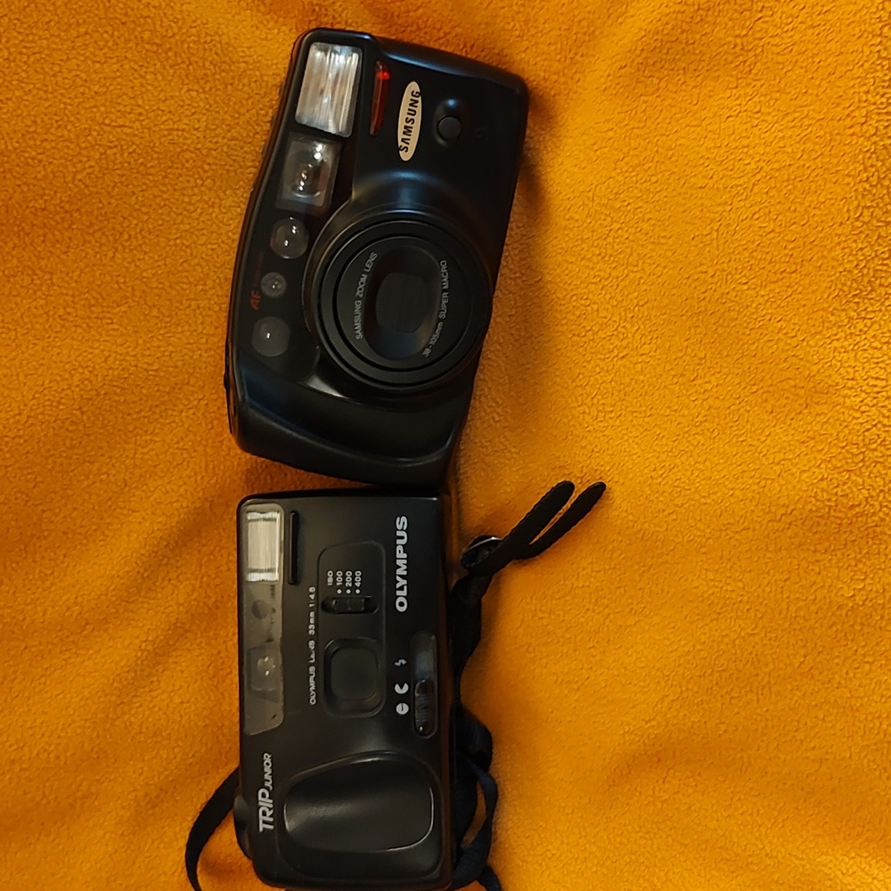 Samsung Maxima Zoom 105 & Olympus Trip Jr